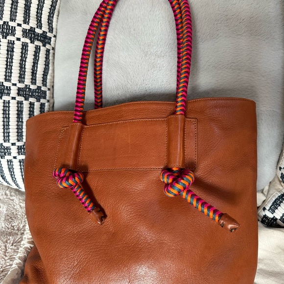 Mecha Mendez - Camel/British Luggage Brown Bucket Shoulder bag - Picture 5 of 12